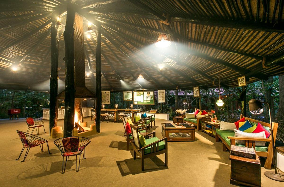 Kanha Jungle Lodge Dhanwār Eksteriør billede